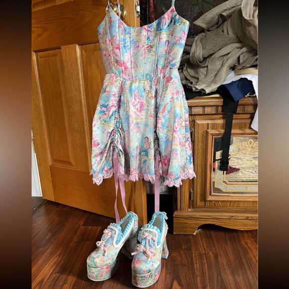 Dolls kill Renaissance platform shoes - Picture 3 of 3